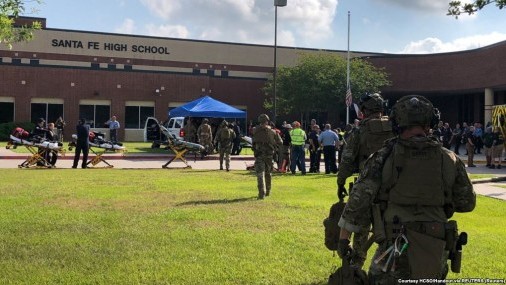 Gobernador de Texas revela plan para  reducir violencia de arma en las escuelas