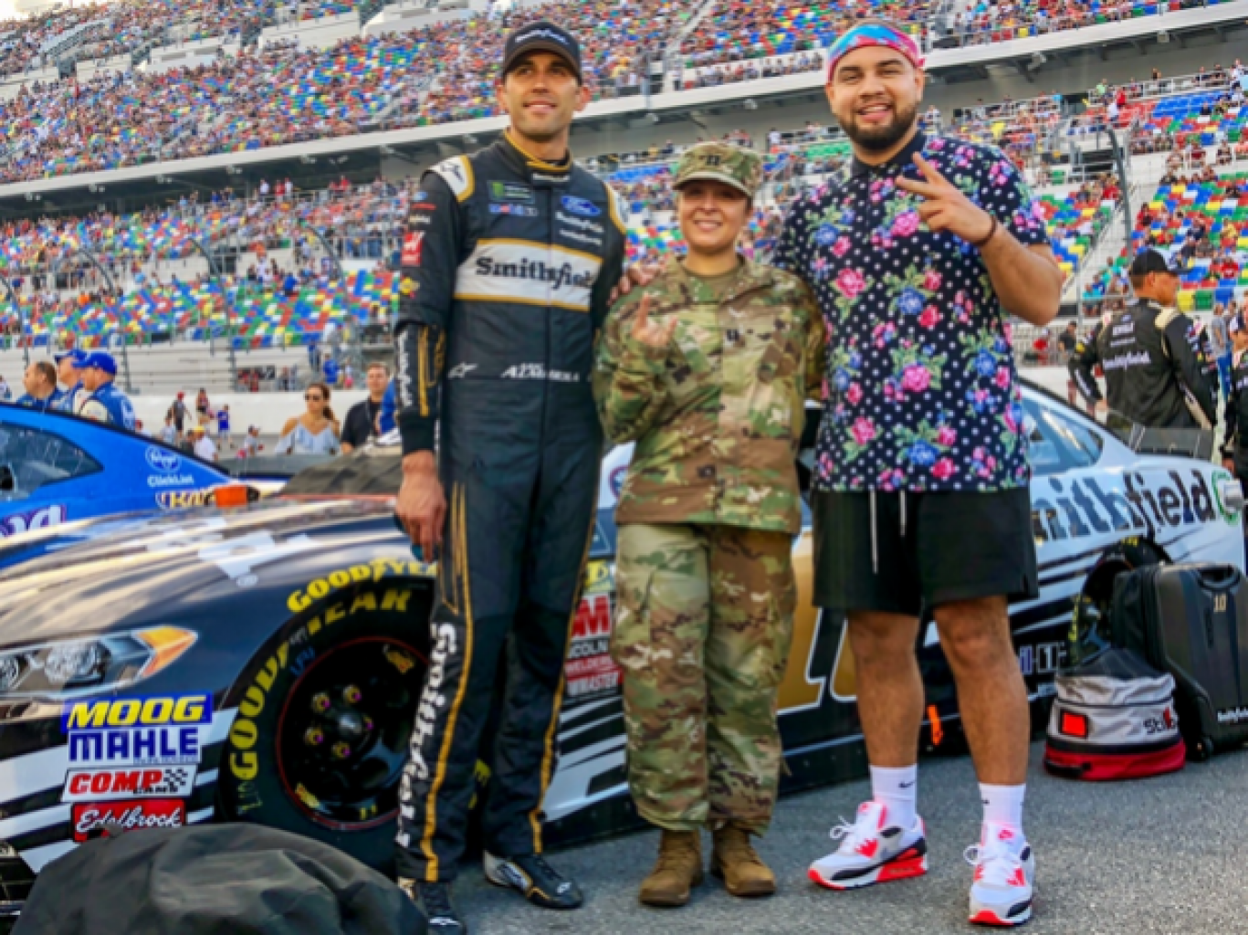 NASCAR recluta a LeJuan James para conectar con los Millennials latinos