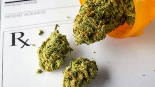 Gobernador de Oklahoma Firma normas de emergencia para la  marihuana medicinal