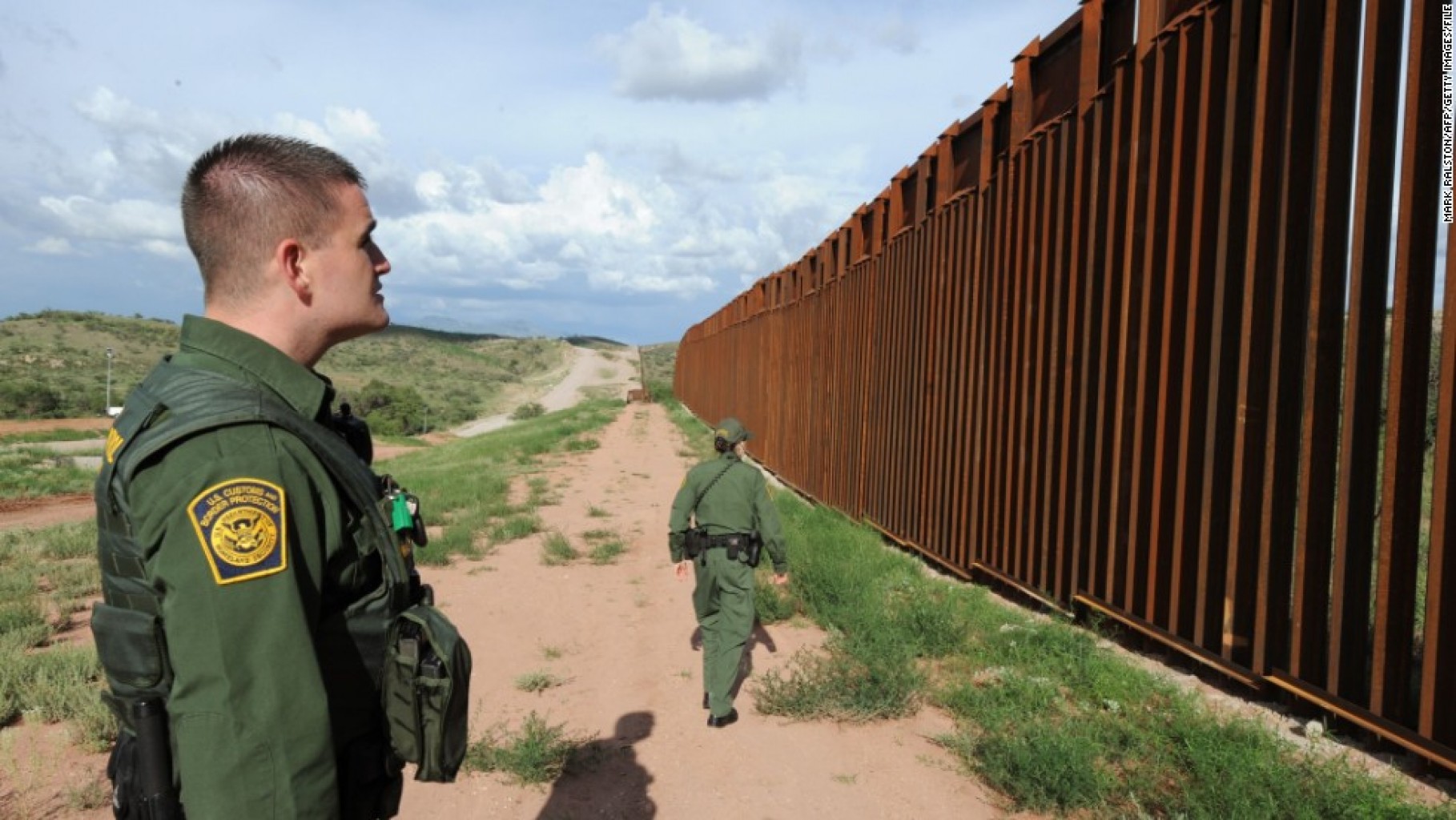 Centenares de indocumentados se entregan voluntariamente en la frontera