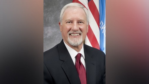 Ed Lake anuncia su salida de la Agencia después que gobernador nombrara nuevo director del DHS