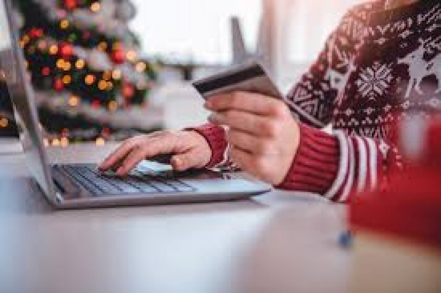 4 Ways to Protect Yourself From ID Theft This Holiday Season