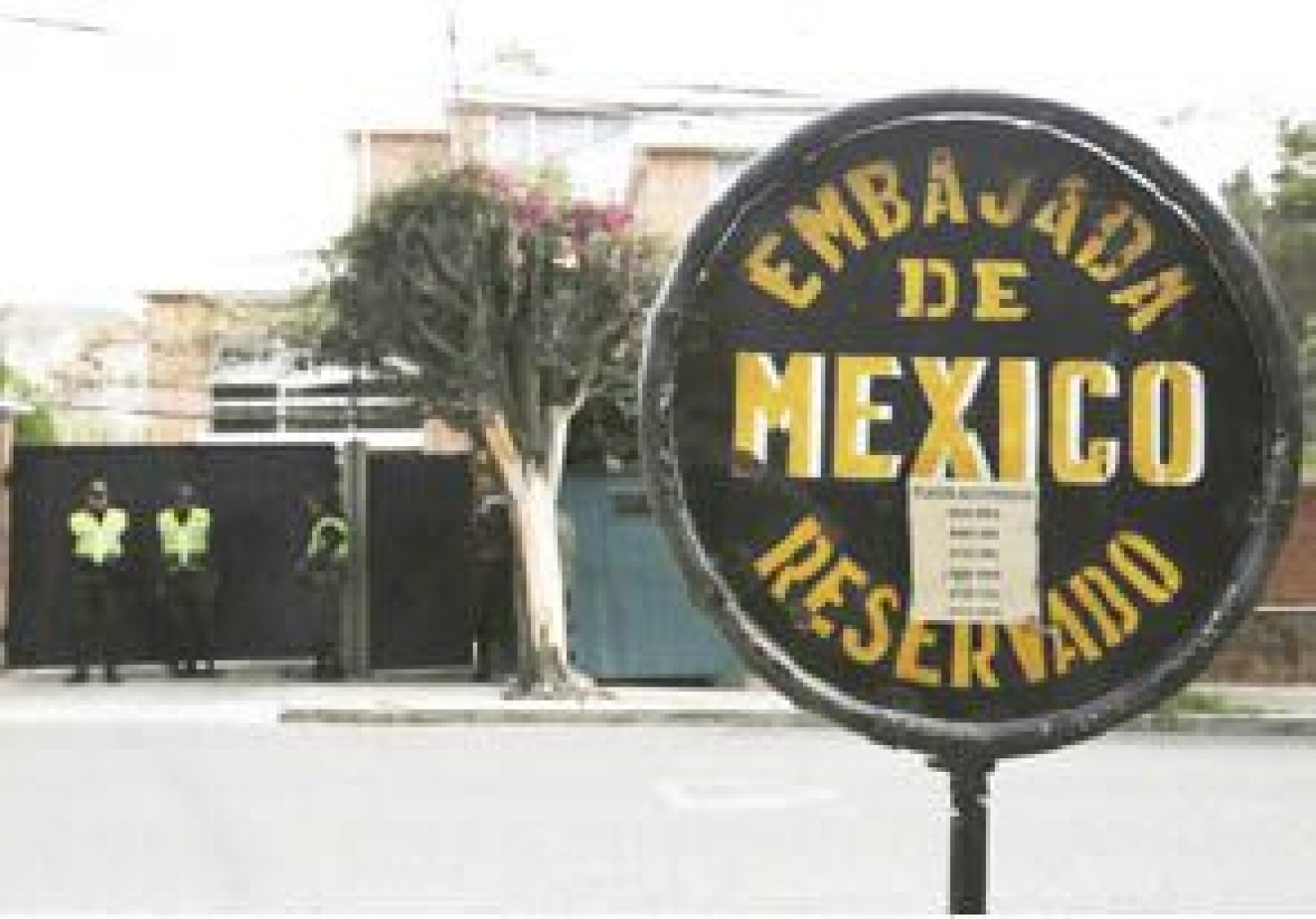 Bolivia pide salida de diplomáticos de España y México