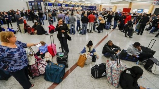 Caos en los aeropuertos de Estados Unidos debido a las pruebas de coronavirus
