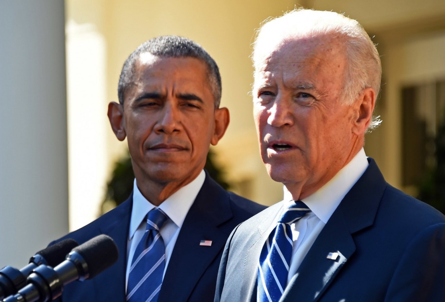 Lazos con Obama complican relación de Biden con hispanos