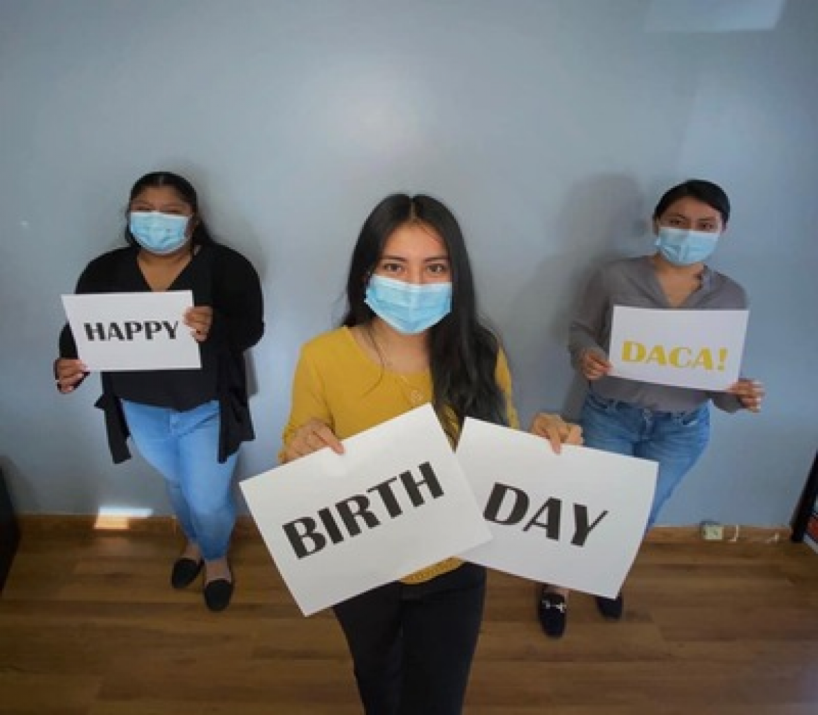 JÓVENES INMIGRANTES CELEBRARON ANIVERSARIO DEL PROGRAMA DACA 
