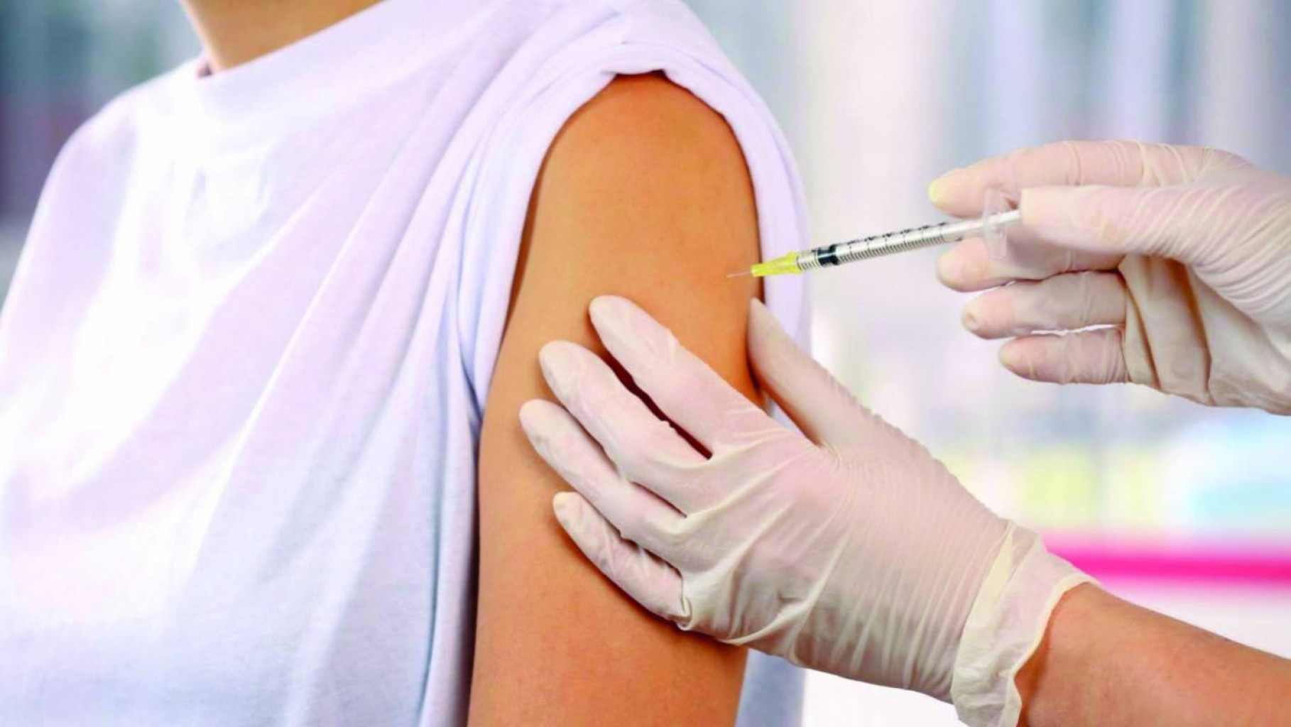Personas en 6 continentes prueban vacunas contra el COVID-19