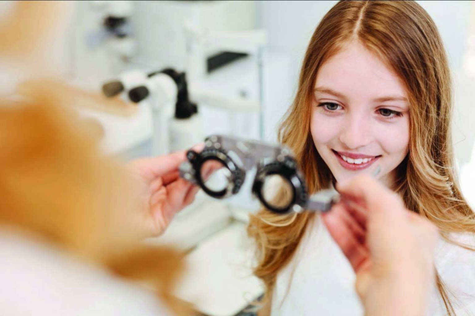 A medida que los padres y las escuelas se desplazan al aprendizaje a distancia los oftalmólogos fomentan más exámenes de la visión