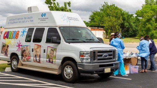Las clínicas móviles Oklahoma Caring Vans Reanudan Programa de Vacunas 