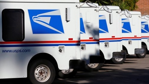 Demanda contra Trump, jefe postal busca financiación adecuada