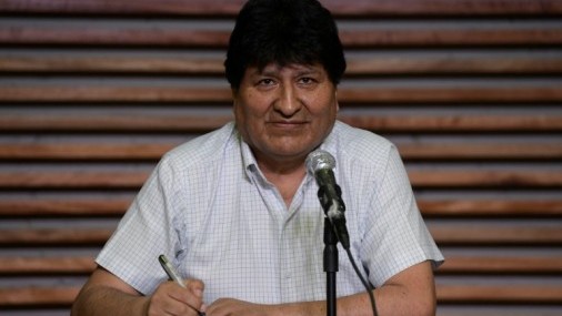 Morales dice que regresará a Bolivia tras victoria electoral de aliado