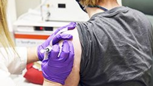 Pfizer dice que vacuna contra COVID-19 se ve efectiva en un 90%
