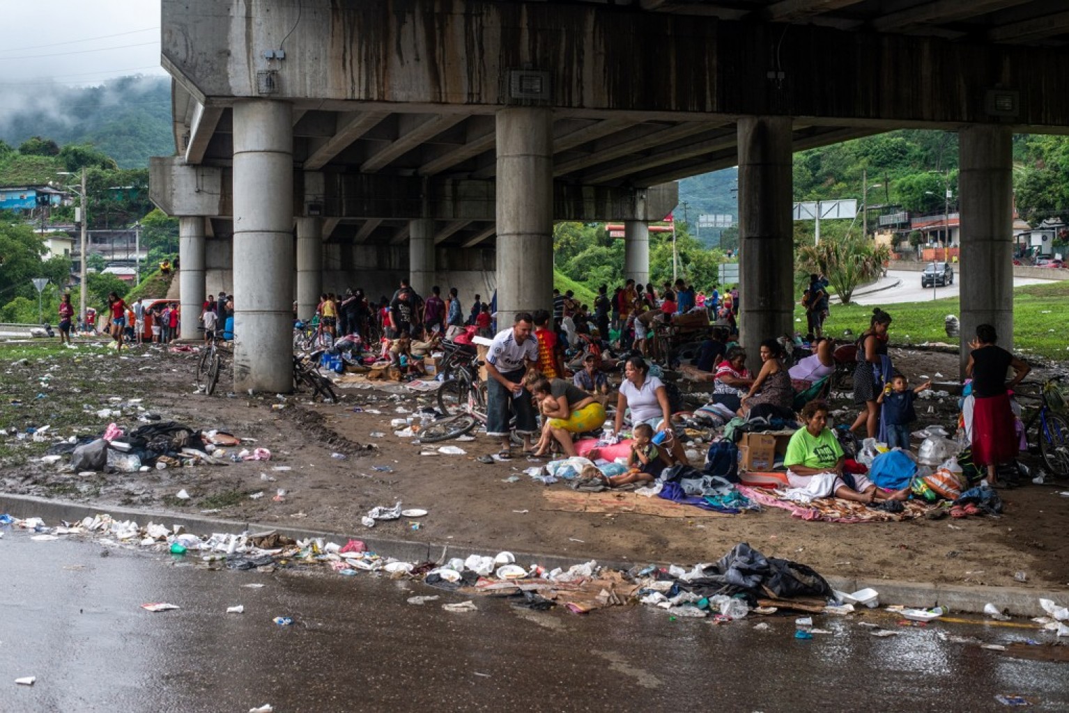 CENTROAMÉRICA SUFRIENDO:  Cientos de miles viven en albergues tras huracanes en Honduras