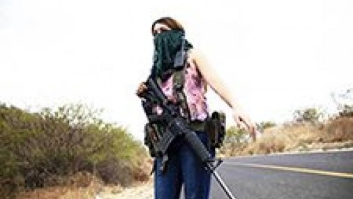 En México, las mujeres toman las armas para defenderse