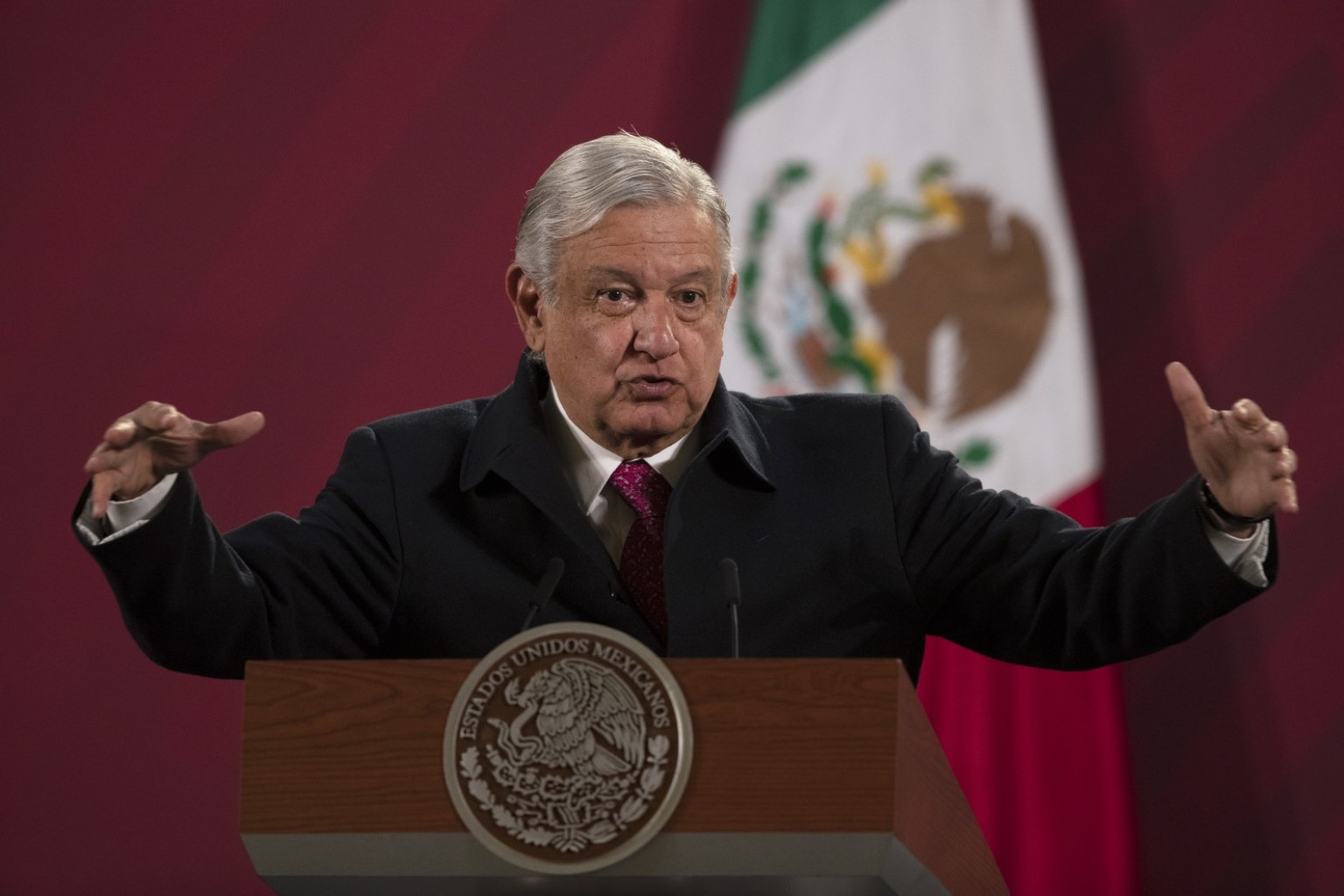El presidente de México dice que dio  positivo por COVID-19