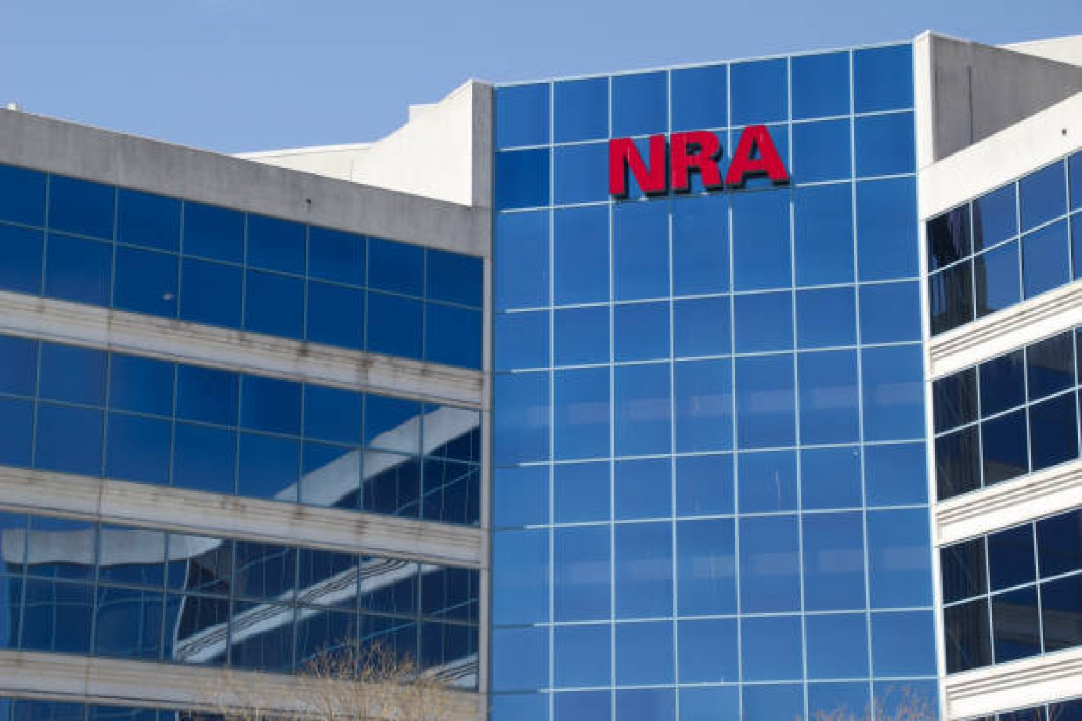 Asociación Nacional del Rifle (NRA) podría reubicar su sede en Oklahoma