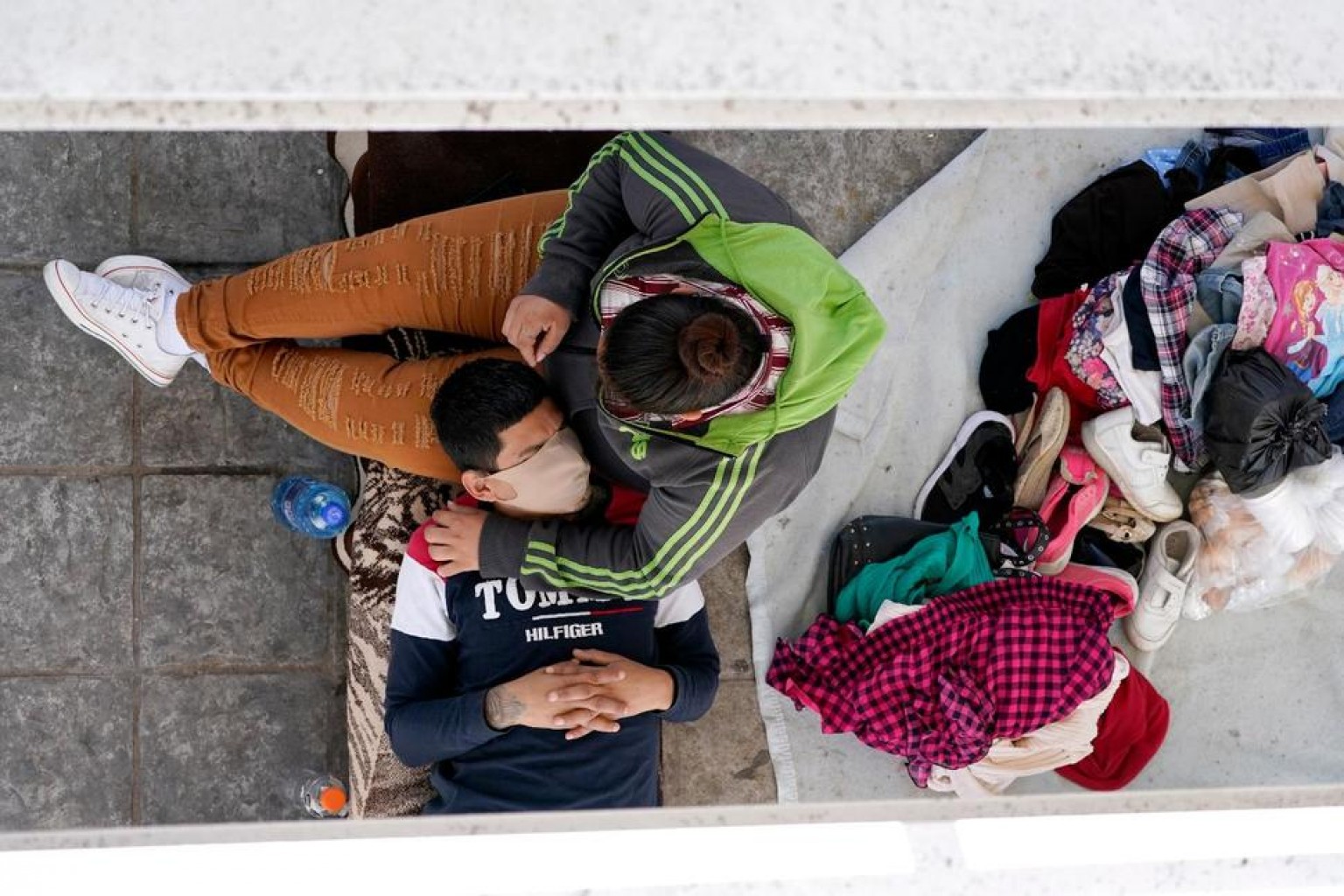 Sitios de emergencia para niños migrantes plantean problemas de seguridad
