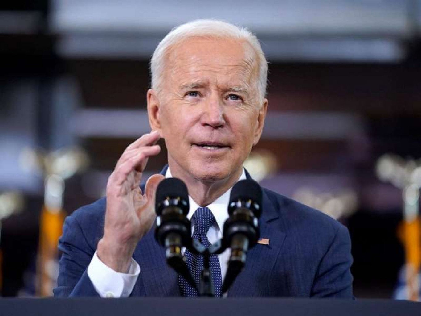 Apuntando a lo grande, Biden busca restaurar la fe en el gobierno