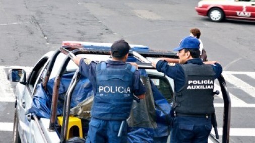 En México, los cárteles persiguen a la policía en sus hogares