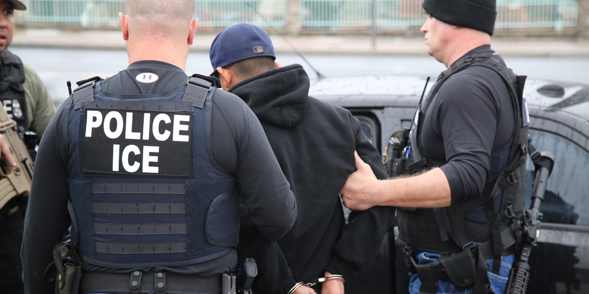 Juez federal bloquea las pautas de cumplimiento de ICE 