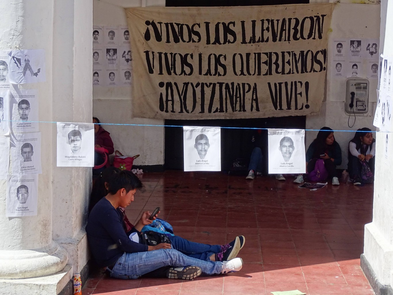 Expertos dicen que investigación mexicana sobre estudiantes desaparecidos fue falsificada
