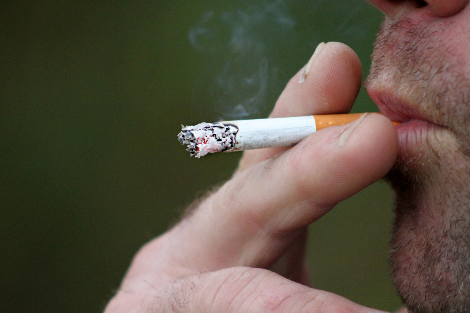 Estudio evalúa el abandono del tabaco después del diagnóstico de cáncer de cabeza y cuello