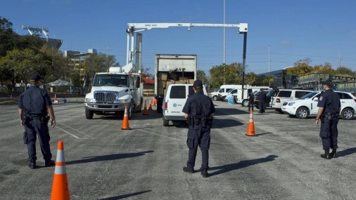 Oficiales de Aduanas y Proteccion Fronteriza incautan dinero, cocaína y metanfetamina en el puerto de entrada de Ysleta