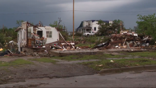 Ayuda para sobrevivientes de  tornados con seguro