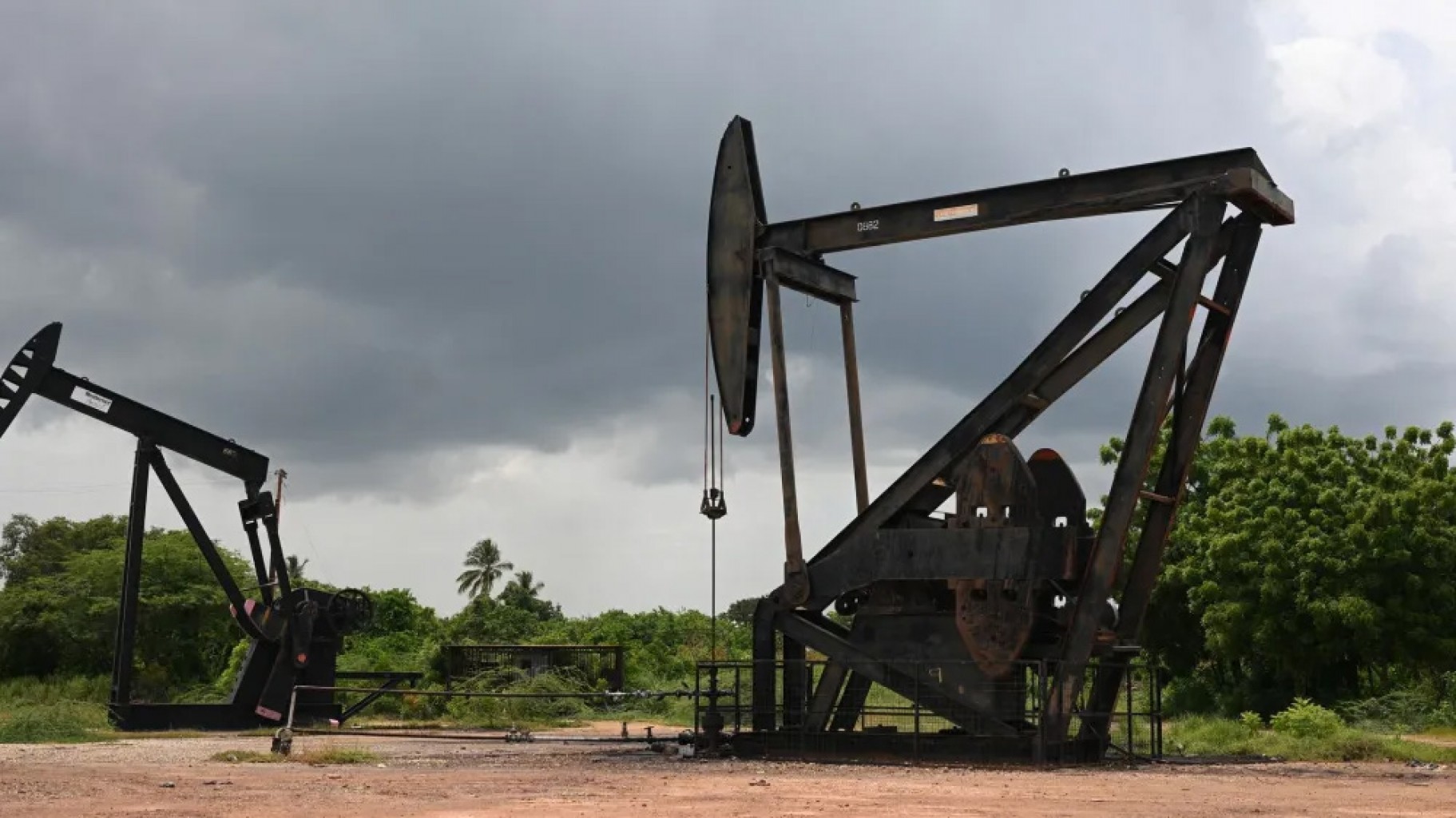 Trump castiga a Venezuela con arancel especial de 25 % para países que compren petróleo venezolano