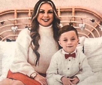 Asistente dental y su hijo celebraron la dedicación de su nuevo Hogar 