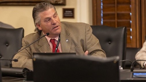 Aprueba proyecto de ley para  proteger al público