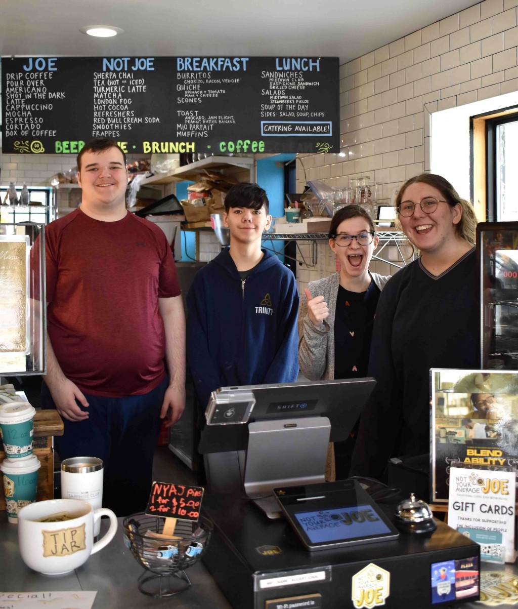 Aprendizaje Basado en el Trabajo: ESTUDIANTES CON DISCAPACIDAD APRENDEN HABILIDADES LABORALES 