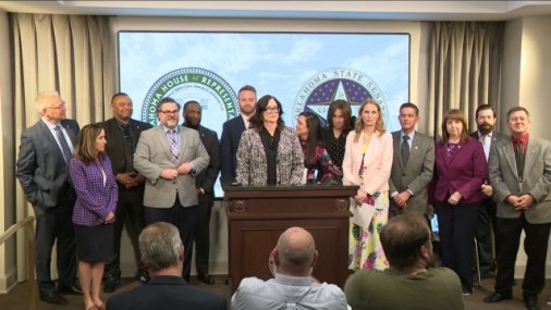 Demócratas de la Cámara de Representantes y el Senado presentan resoluciones sobre los estándares de estudios sociales de OSDE