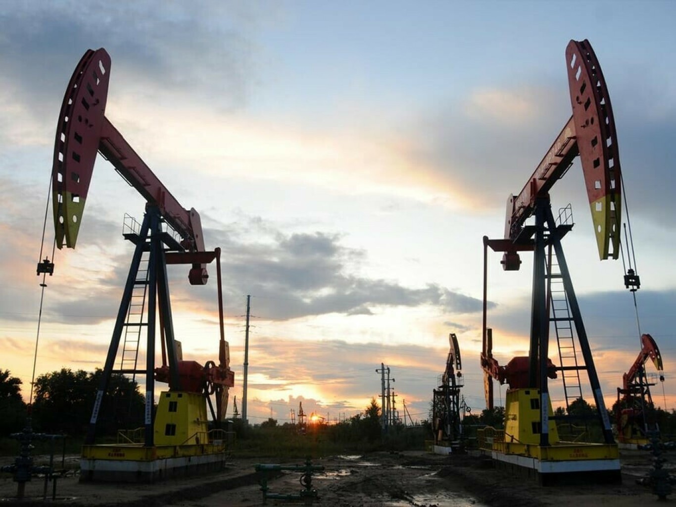 Sanciones y aranceles amenazan la  estabilidad del petróleo