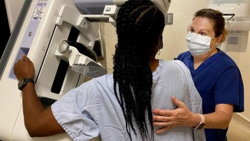 Gobernador de Oklahoma veta proyecto de ley que amplíaría el acceso a las mamografías 