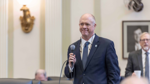 Senado aprueba Ley Emerson Kate Cole para mejorar protocolos de alergias escolares