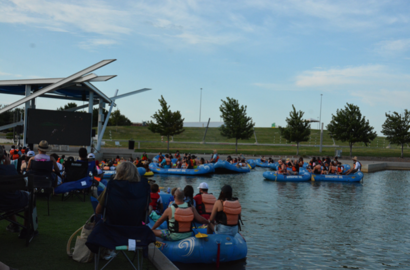 RIVERSPORT presenta película flotante para toda la familia 