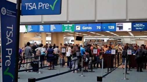 El DHS y TSA ponen a las familias primero con la campana: El DHS y TSA ponen a las familias primero con la campana: