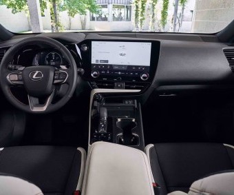 Lexus NX 450h+ Luxury del 2026, con suave entrega y eficaces ayudas