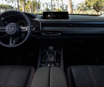 Mazda CX-50 Híbrido Premium del 2026, un SUV elegante y versátil