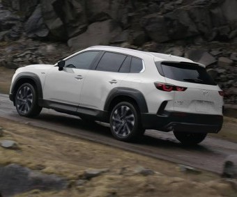 Mazda CX-50 Híbrido Premium del 2026, un SUV elegante y versátil