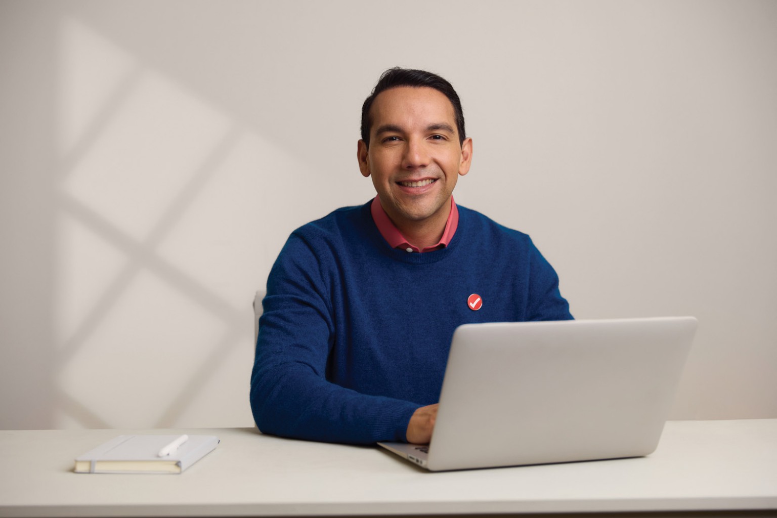 ¿Trabajo, vacaciones o ambos? Así impacta en tus impuestos