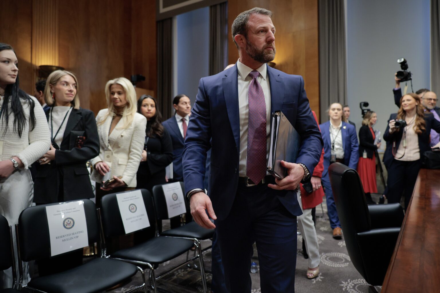 El ascenso de Mullin a la Seguridad Nacional sitúa a Oklahoma y a la Nación en una Encrucijada