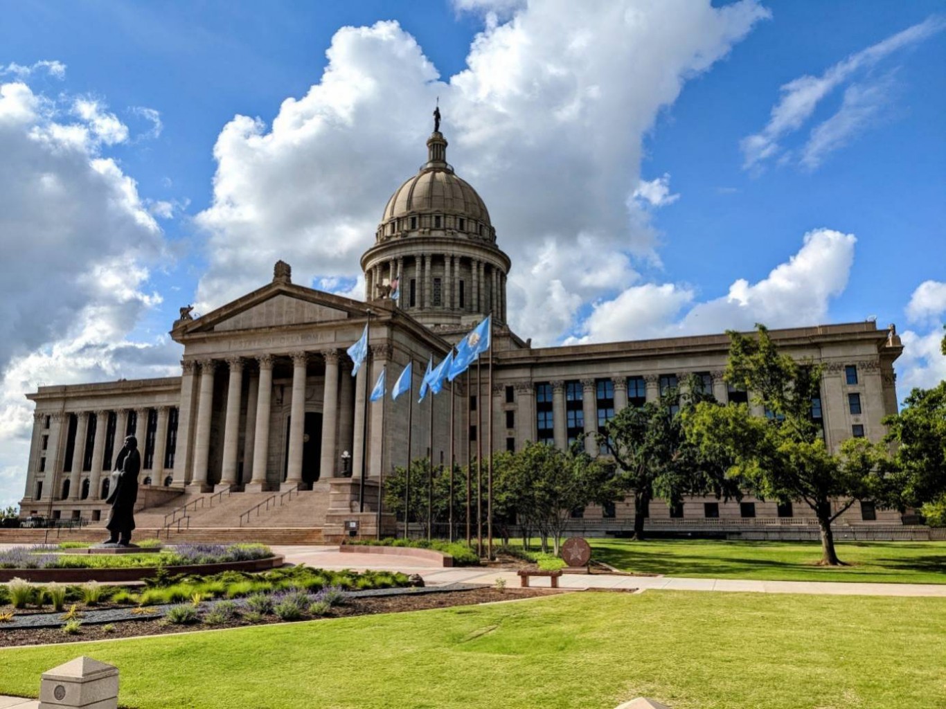 Reformas legislativas en Oklahoma avanzan entre respaldo y críticas