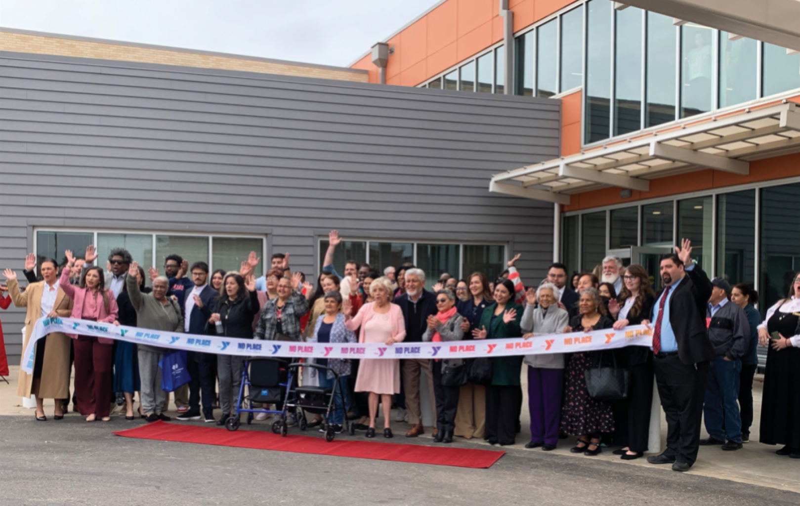 YMCA y Agencia Latina celebran la apertura del Pete White YMCA