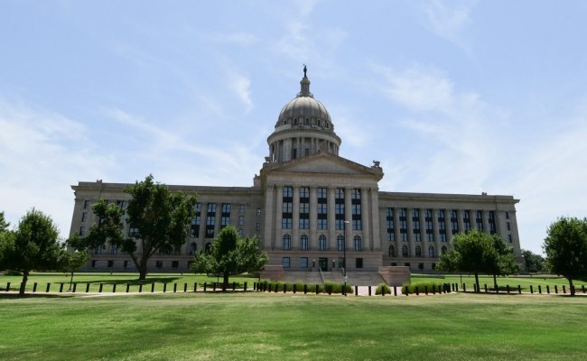 Nuevas Leyes en Oklahoma redefinen justicia, educación y debate social