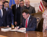 Gobernador Stitt Firma Leyes y Órdenes Ejecutivas para Impulsar las Prioridades de Oklahoma