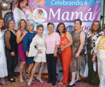 Reconocimiento Especial a la Dra. Carmen Romo "MAMÁ DEL AÑO"