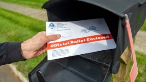 Corte Suprema bloquea nuevas reglas sobre el voto por correo