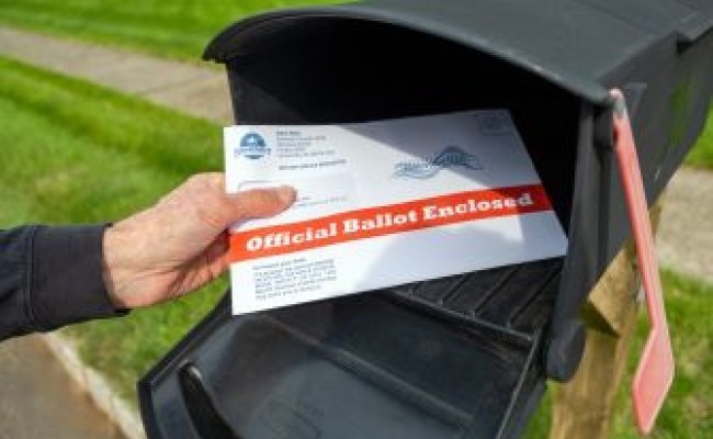 Corte Suprema bloquea nuevas reglas sobre el voto por correo